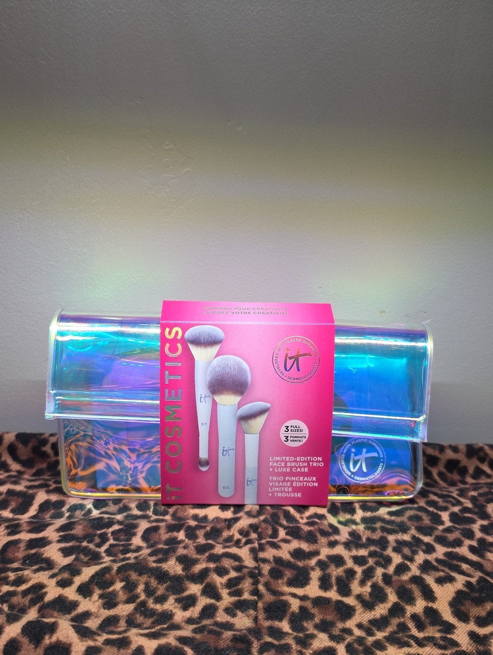 it cosmetics Holographic Bag Brush Trio Limited Edition